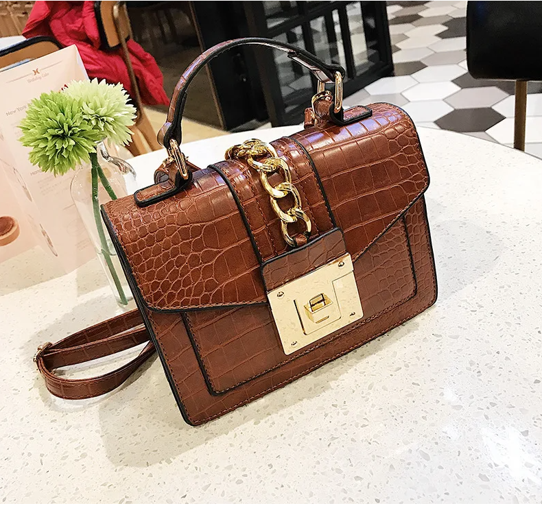 Cartera Mackenzie REF. 3795 Café – Coquette Colombia